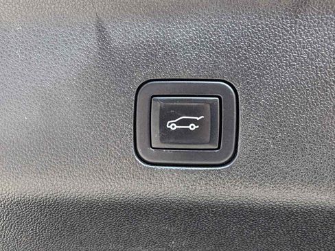 Used 2024 Chevrolet Suburban LT RWD image 10
