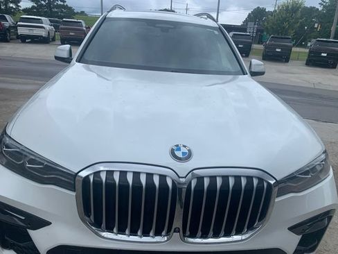 Used 2022 BMW X7 xDrive40i w/ M Sport Package AWD/4WD image 2
