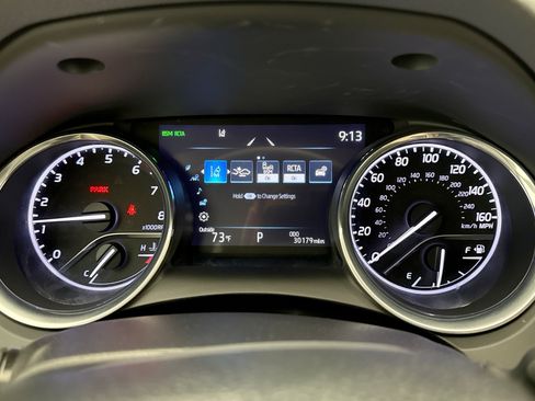 Used 2019 Toyota Camry XLE FWD image 13