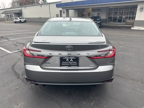 Used 2025 Toyota Camry SE image 4