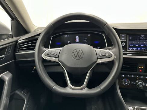 Used 2024 Volkswagen Jetta SE FWD image 15