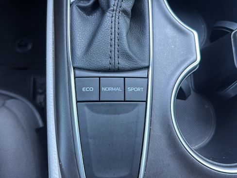 Used 2022 Toyota Camry LE FWD image 35