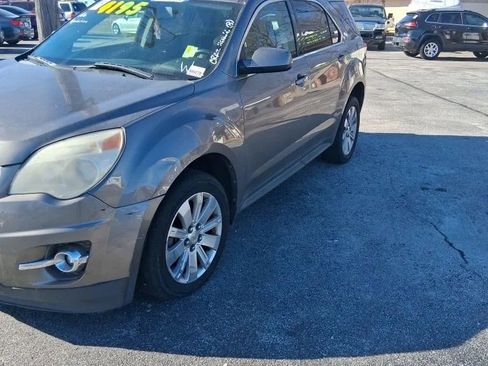 Used 2010 Chevrolet Equinox LT image 2
