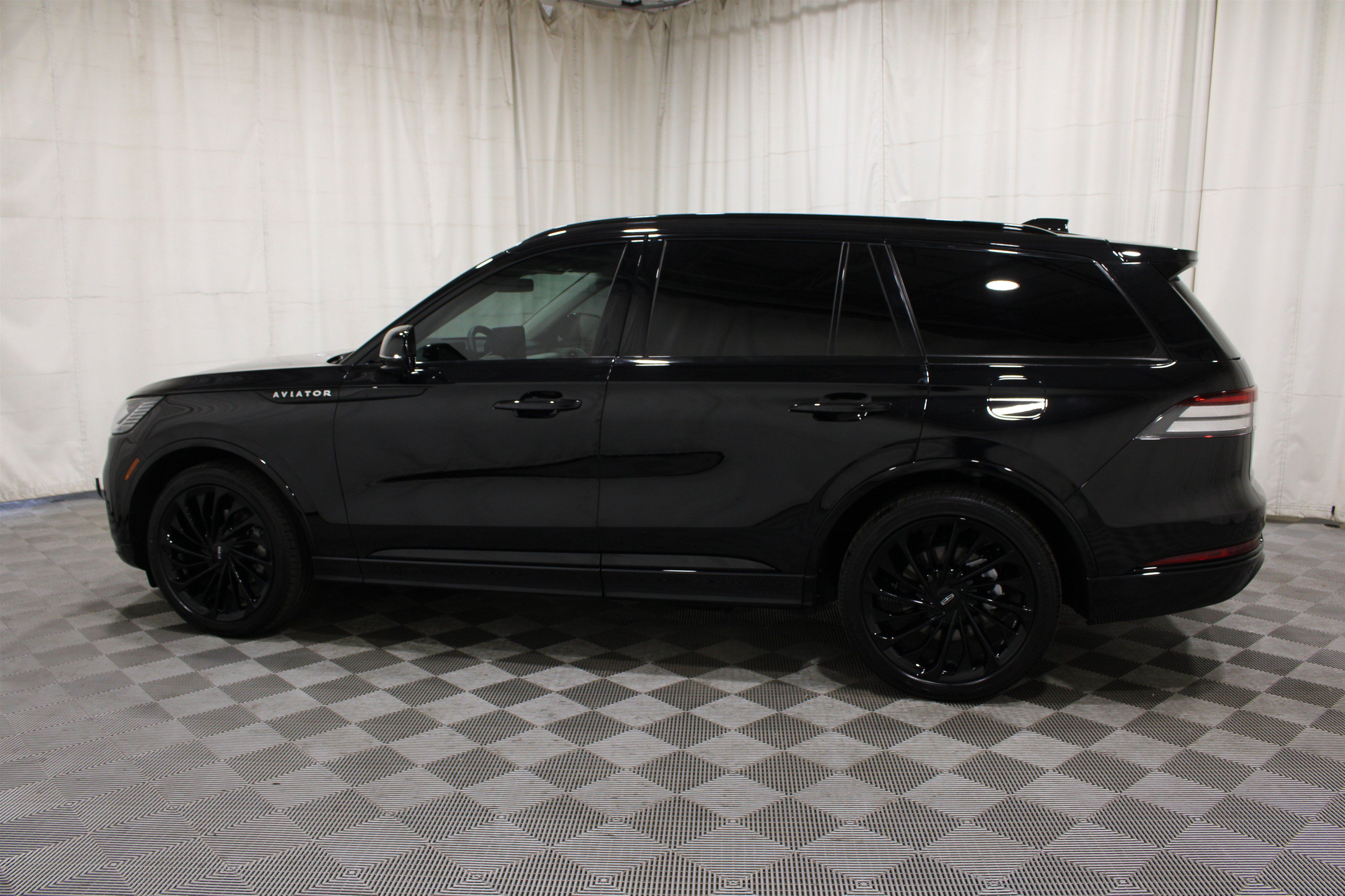 Certified 2026 Lincoln Aviator Reserve AWD/4WD image 37