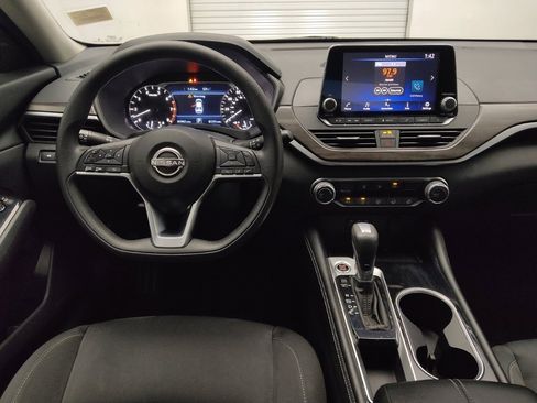 Used 2023 Nissan Altima 2.5 SV image 22