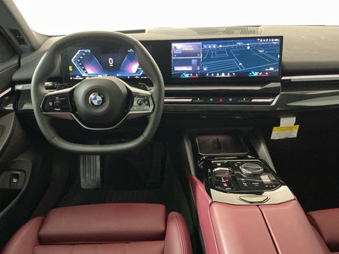 Certified 2025 BMW 530i w/ Premium Package image 9