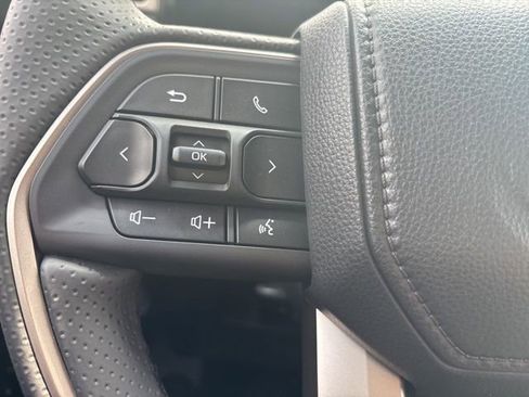 Used 2025 Toyota 4Runner SR5 AWD/4WD image 17
