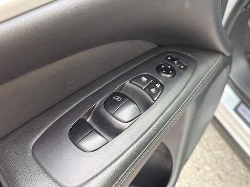 Used 2020 Nissan Pathfinder SL FWD image 25