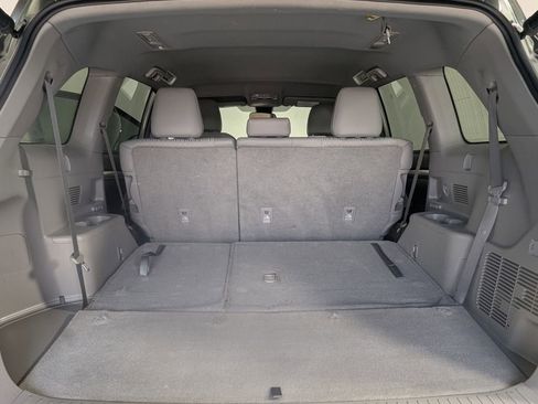 Used 2019 Toyota Highlander Plus FWD image 25