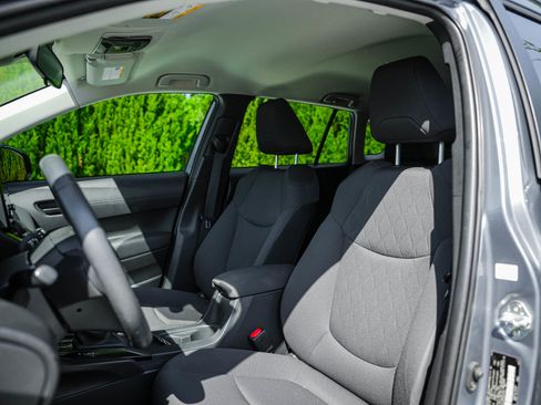 Used 2022 Toyota Corolla Cross LE FWD image 6
