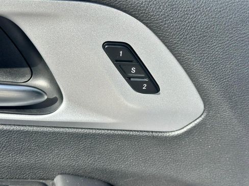 Used 2024 Chrysler Pacifica Limited image 18