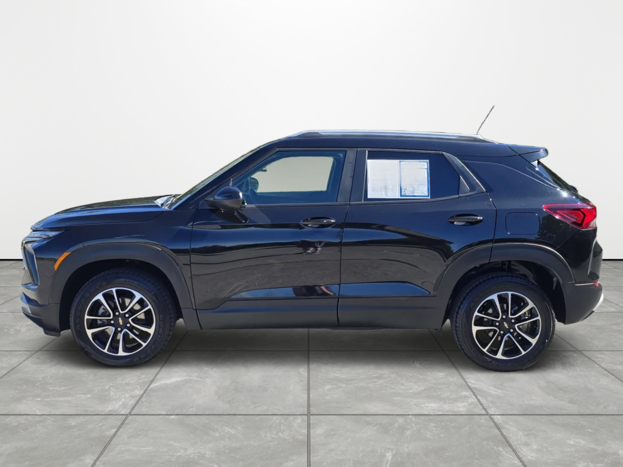 Used 2025 Chevrolet TrailBlazer LT AWD/4WD image 7