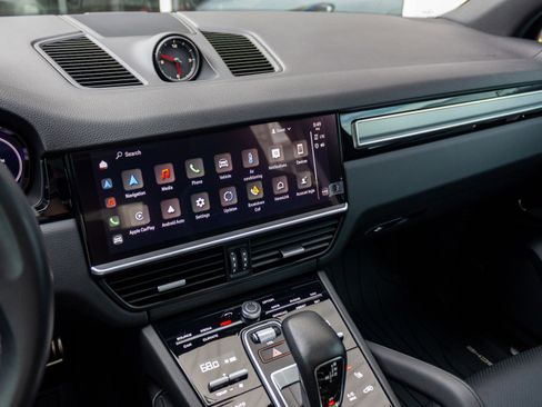 Used 2022 Porsche Cayenne S Platinum image 17