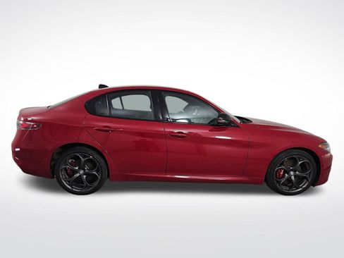 Used 2025 Alfa Romeo Giulia AWD image 8