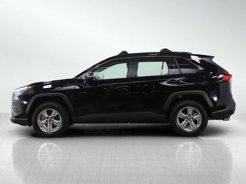 Used 2022 Toyota RAV4 XLE w/ Convenience Package image 2