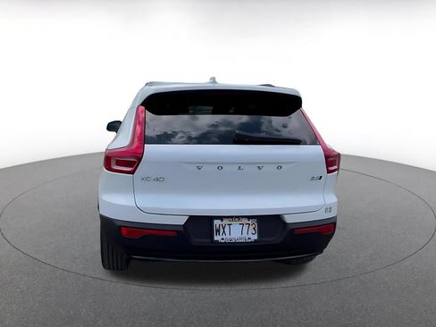 Used 2024 Volvo XC40 B5 Core AWD/4WD image 12