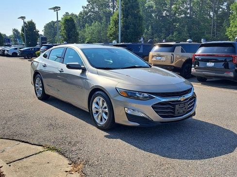 Used 2022 Chevrolet Malibu LT FWD image 4