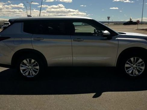 Used 2025 Mitsubishi Outlander ES AWD/4WD image 9