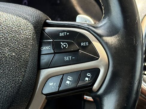 Used 2015 Jeep Grand Cherokee Overland w/ Advanced Technology Group AWD/4WD image 27
