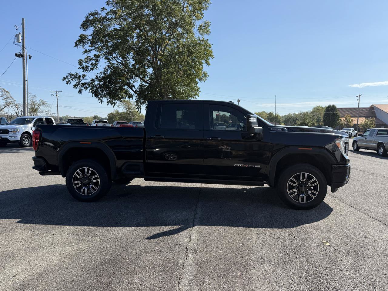 Used 2023 GMC Sierra 2500 AT4 w/ AT4 Premium Plus Package AWD/4WD image 3