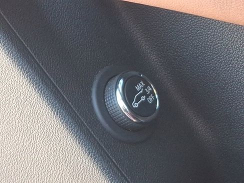 Certified 2025 Cadillac XT5 Sportv w/ Technology Package image 28