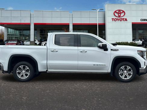 Used 2024 GMC Sierra 1500 SLT image 3