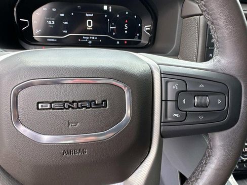 Used 2022 GMC Yukon Denali w/ Denali Premium Package image 26