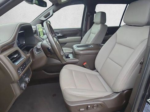 Used 2024 Chevrolet Suburban LT RWD image 16