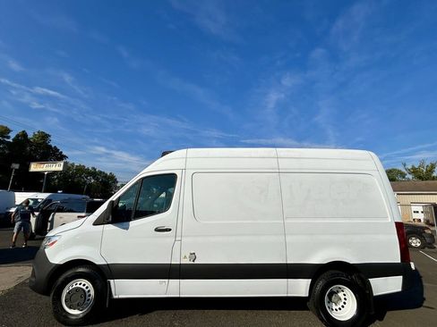 Used 2019 Freightliner Sprinter 3500 RWD image 3