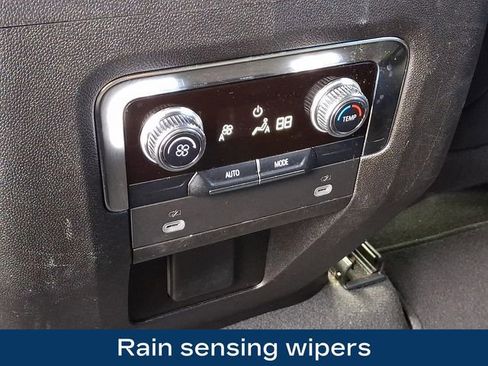 Used 2024 GMC Yukon SLE image 13