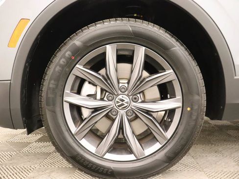 Used 2023 Volkswagen Tiguan SE FWD image 6