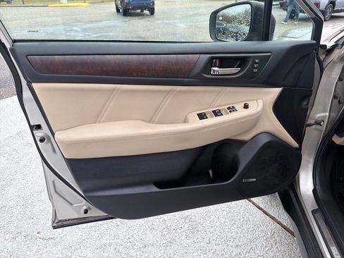 Used 2018 Subaru Outback 2.5i Limited image 17