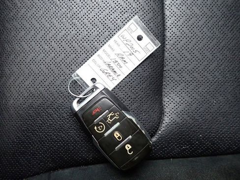 Used 2019 RAM 1500 Laramie image 30