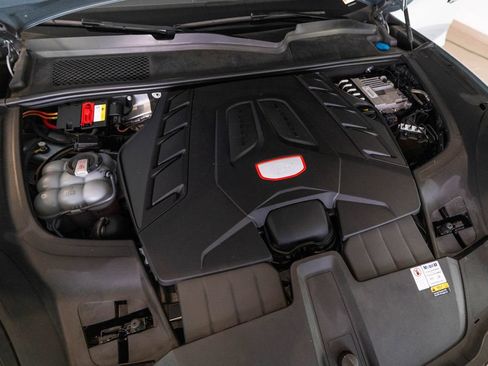 Certified 2022 Porsche Cayenne Turbo AWD/4WD image 41