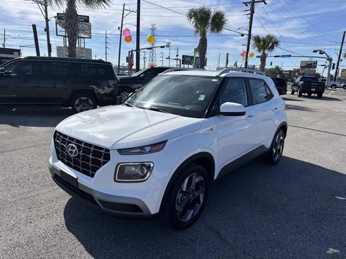 Used 2025 Hyundai Venue SEL FWD image 4