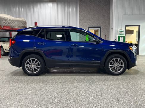 Certified 2022 GMC Terrain SLT w/ Infotainment Package II image 6