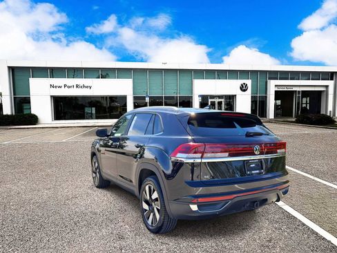 Used 2024 Volkswagen Atlas Cross Sport SE image 6