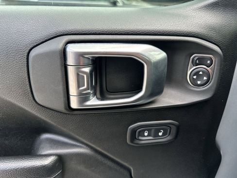 Used 2022 Jeep Gladiator Sport AWD/4WD image 15