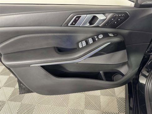 Used 2023 BMW X7 M60i w/ Executive Package image 17