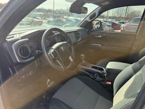 Used 2021 Toyota Tacoma TRD Sport w/ Technology Package image 12