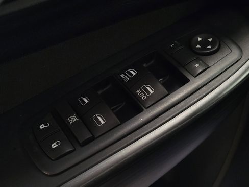 Used 2016 Jeep Cherokee Latitude w/ Cold Weather Group image 27