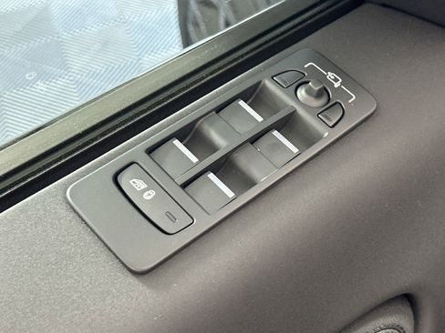 Used 2024 Land Rover Discovery Sport S image 20