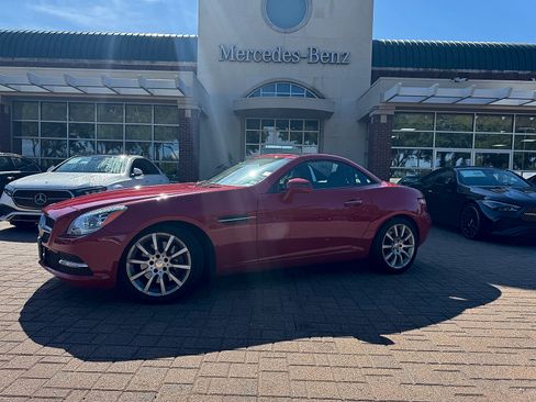 Used 2016 Mercedes-Benz SLK 300 image 2