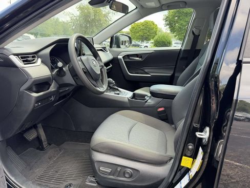 Used 2021 Toyota RAV4 XLE w/ Convenience Package AWD/4WD image 16