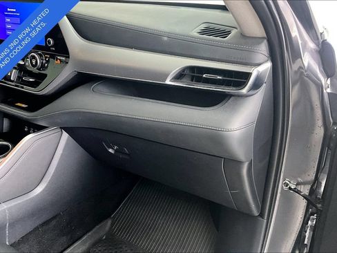 Used 2024 Toyota Highlander Platinum FWD image 19