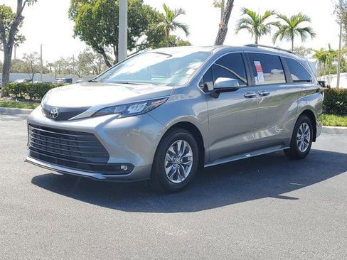 New 2026 Toyota Sienna XLE image 2
