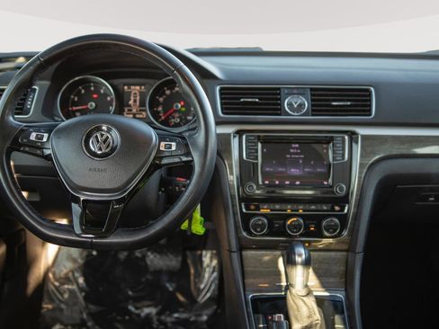 Used 2016 Volkswagen Passat 1.8T SE image 3