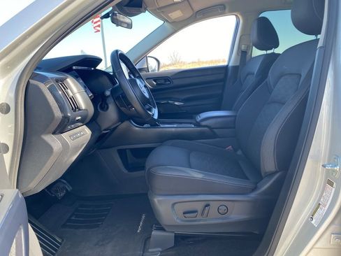 Used 2025 Nissan Pathfinder SV image 22