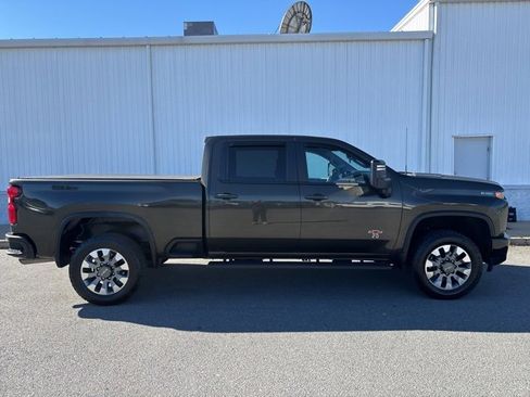 Used 2023 Chevrolet Silverado 2500 Custom w/ Custom Convenience Package image 17