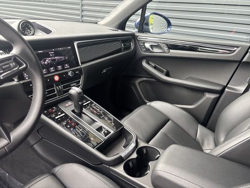 Certified 2026 Porsche Macan AWD/4WD image 11